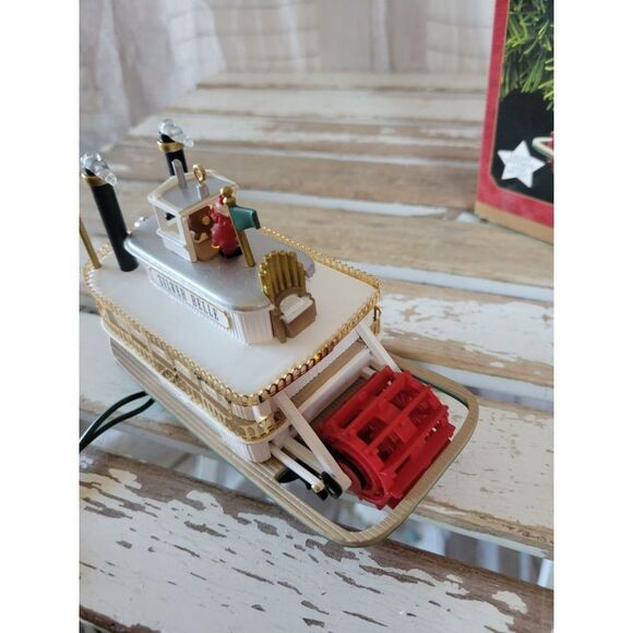 Hallmark Santa's showboat 1997 tournament Xmas tree - Picture 4 of 8